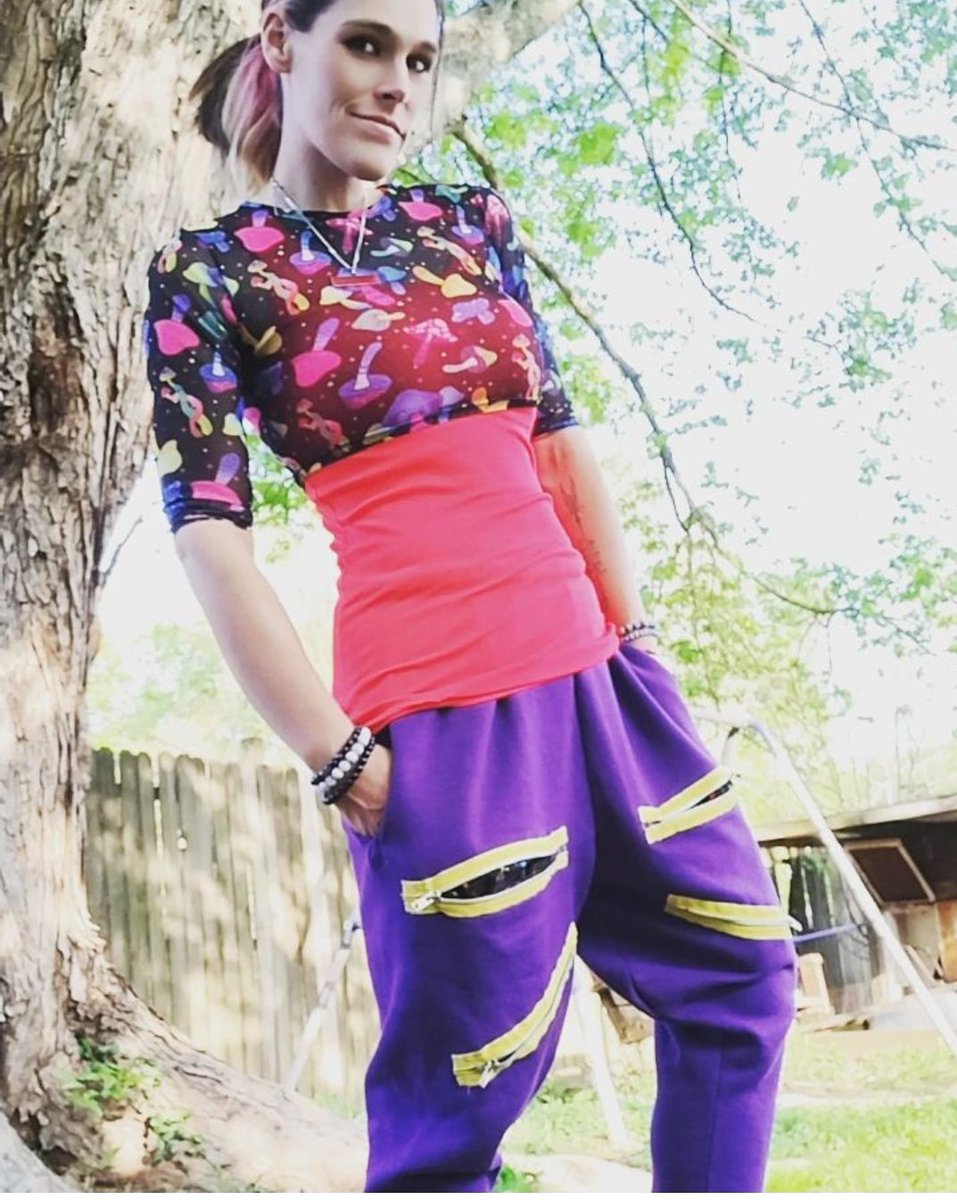 killerCass2020's tweet photo. Ayyy, I may be a little LOUD 😁 
#style #styleinspo #cute #mushrooms #cute #vibin #vibe #fashion #neon #color #bright https://t.co/tmo0pc2fpv