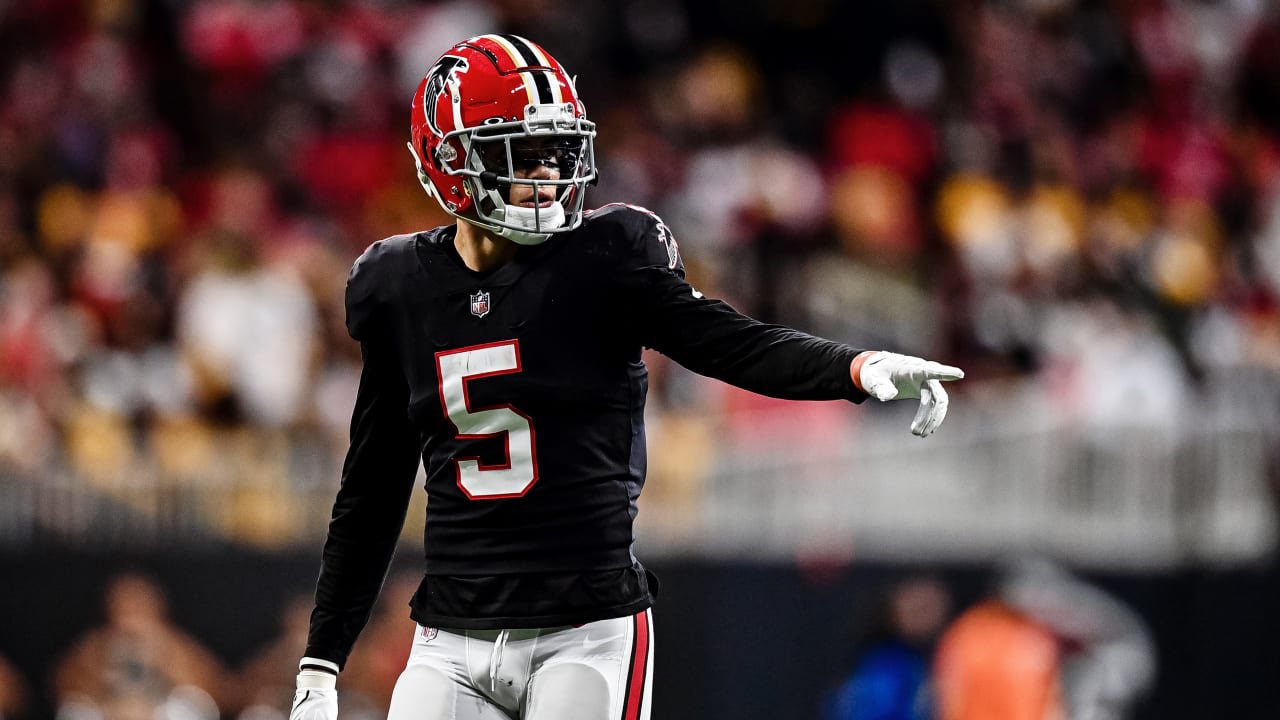 NFL Fashion Advice on X: I've said it before, and I'll say it again: the  Falcons could have one of the best wardrobes in the league. Red  helmet-black jersey-white pants at home.