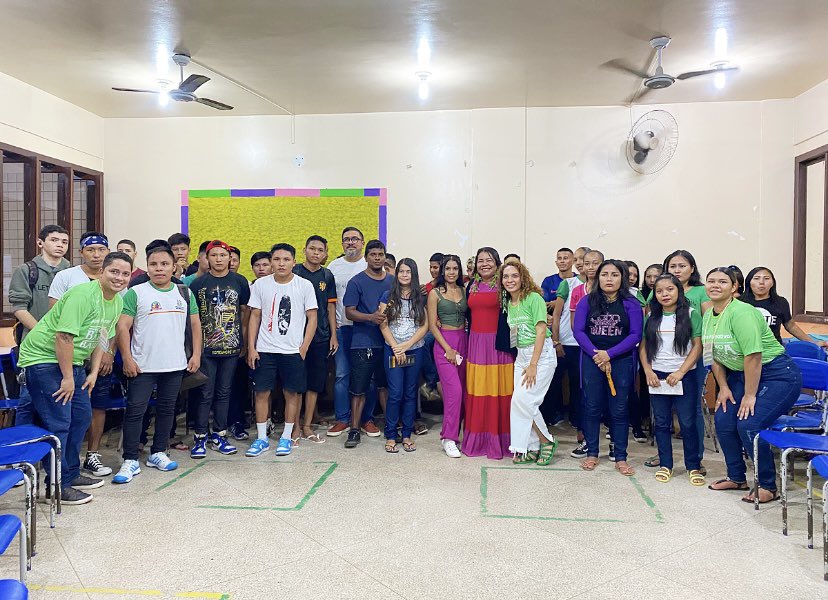 SKaripuna's tweet photo. Nesta quarta-feira, 17, estive ministrando uma aula na escola Municipal José Leoves Teixeira, sob a condução do projeto Tecno Barca Bailique.

As ações formativas em bairro periféricos da capital em comunidades do arquipélago do Bailique, traz diálogos voltados para a temática https://t.co/xnjY4vFokL