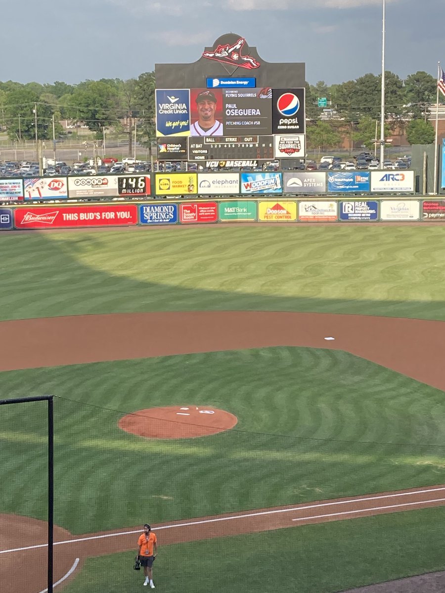 JanetDLibrarian's tweet photo. Beautiful night for a baseball game! ❤️ https://t.co/xMJOeCVz3c