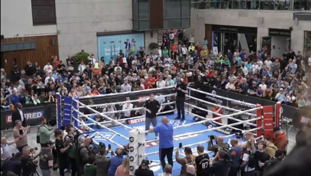 BoxingMBeauty's tweet photo. #PublicWorkOut
@KatieTaylor ahead of her #Undisputed fight against Chantelle Cameron this Saturday 🇮🇪 https://t.co/O8O6GFvpIs