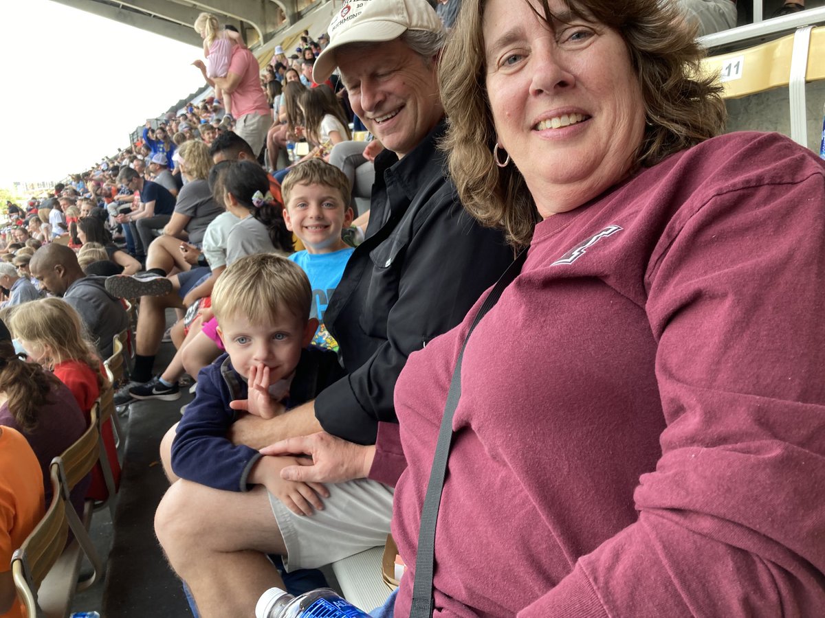 JanetDLibrarian's tweet photo. Fun times at the Flying Squirrels’ game celebrating our Montrose readers! ⁦@MontroseMustang⁩ ⁦@hcpslib⁩ https://t.co/3tjIQKpCOH