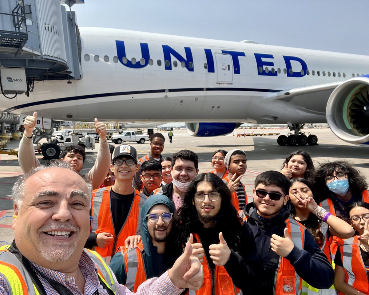 @PepperKrunig34 @OmarIdris707 @MikeHannaUAL @FoxMikeFoxORD @ORD_Och So impressed by these students from Infinity Math Science and Technology high school who showed incredible enthusiasm, curiosity, and professionalism. The future of aviation is in great hands! ✈️ #AviationEducation #InspiringYouth' @weareunited