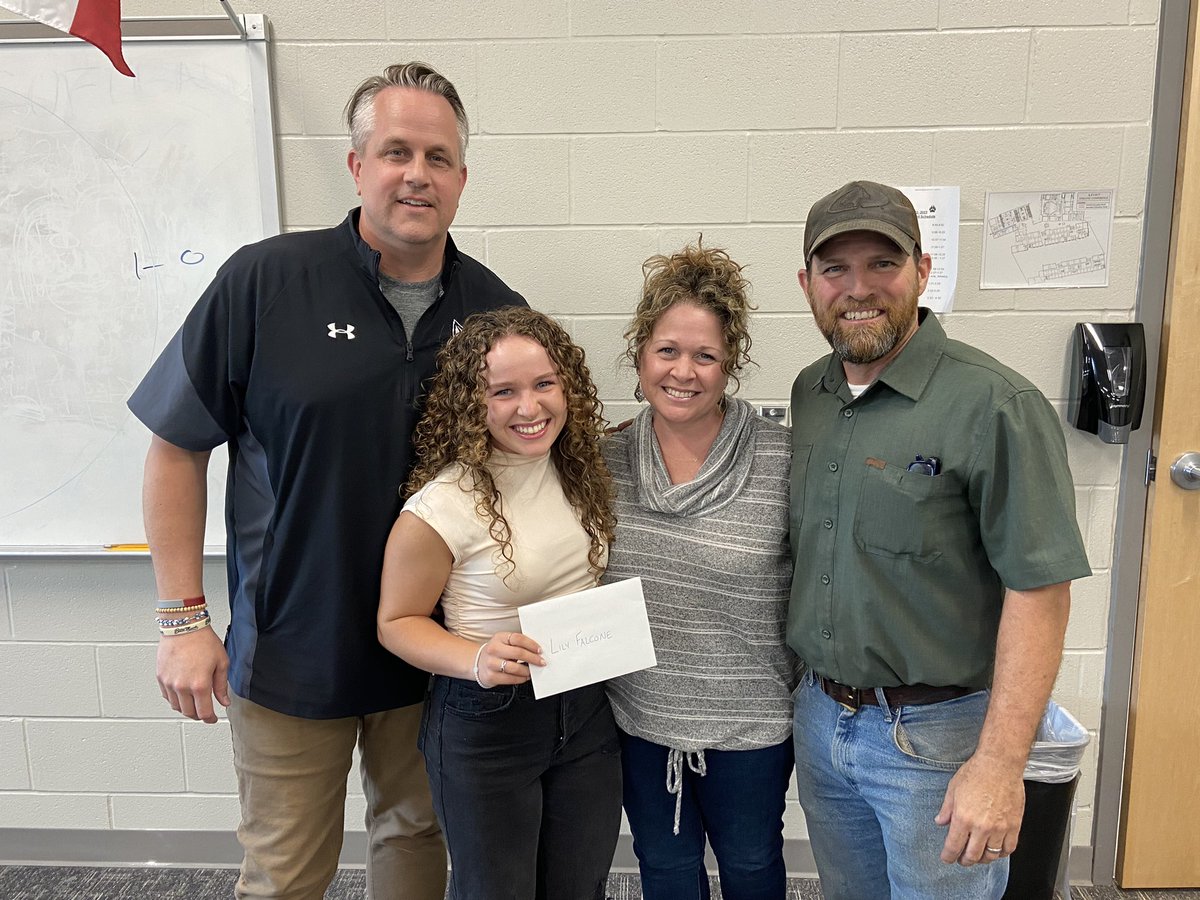 DavenportWolves's tweet photo. Congrats to Lily Falcone for receiving a $500 Scholarship from the WABC! We are proud of you! Thank you @BuildThePack for supporting our student athletes! 🐺#BTP https://t.co/JXukMwPd7F