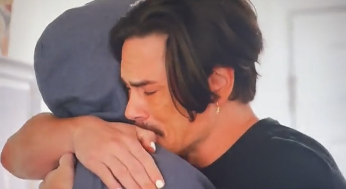 Sandoval keeps saying that the affair with Raquel isn’t about sex, but every time he keeps talking about why he broke up with Ariana, it’s because they weren’t having enough sex. #pumprules