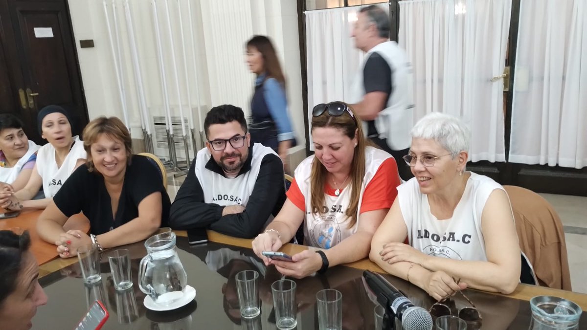qu_sil's tweet photo. Audiencia Pública con #Adosac en la legislatura de #Caba
Invitadxs por lxs legisladorxs del #Fitu @MechiDemen
Con la presencia del diputado electo @GiordanoGringo
#Ademys, #Sae de #LaRioja y #AmsafeRosario acompañando a #Adosac https://t.co/jYq0Z0aHVB