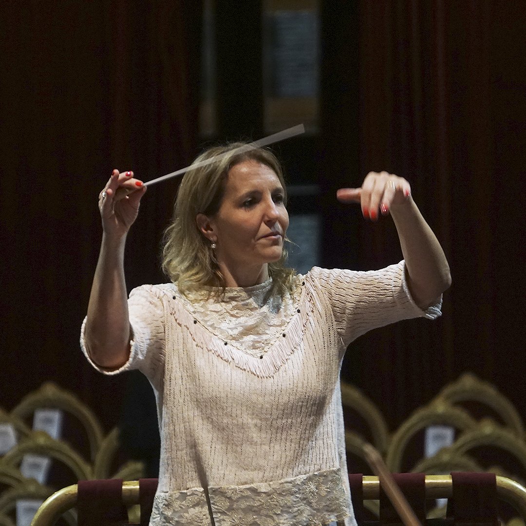 Laura Cmet dirige "Rock Entre Dictaduras 1973 - 1976", un repertorio para orquesta de tango a cargo de la Orquesta Nacional de Música Argentina Juan de Dios Filiberto. Este viernes 19 en el Auditorio Centro Cultural Kirchner.
Se transmite en vivo por sonidocultura.ar