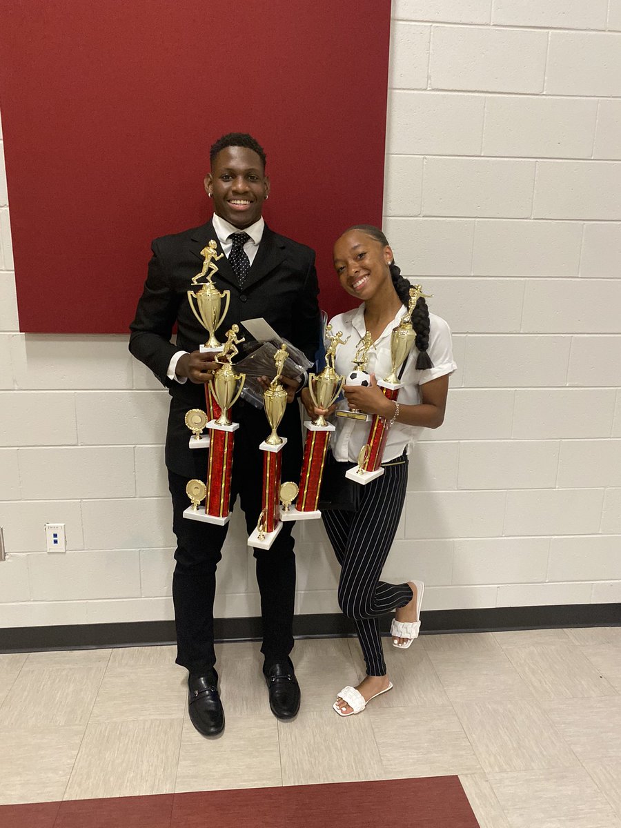 kailalucas25's tweet photo. I’m so glad that all of my hard work this year has paid off. On top of taking honor classes along with dual enrollment I continued to play 4 sports this year (FFB, soccer, track, and volleyball). I’m grateful my success in all of these sports was able to be showcased tonight. 🫶🏽 https://t.co/o2CUjDyZnX