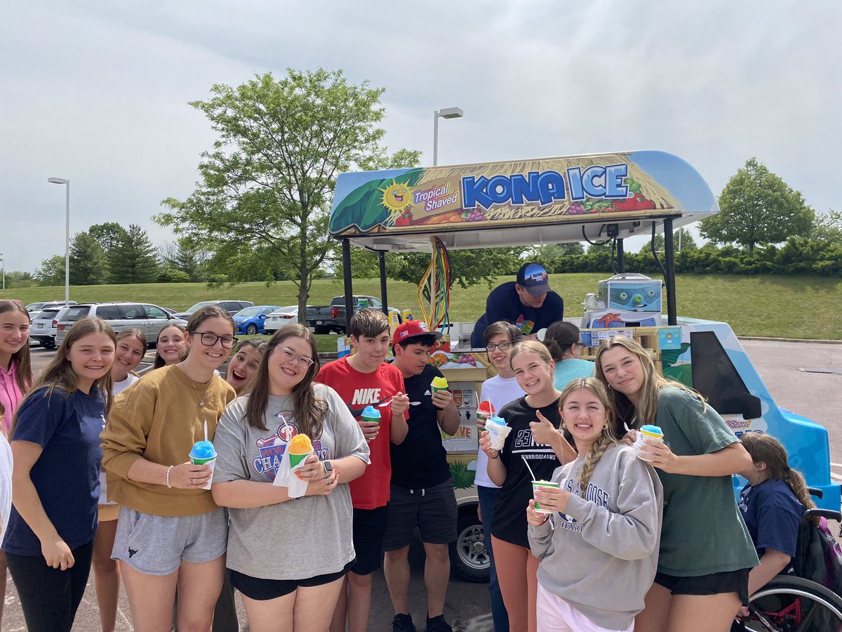 phs_unified's tweet image. End of the year party! So many great memories and fun times this year.