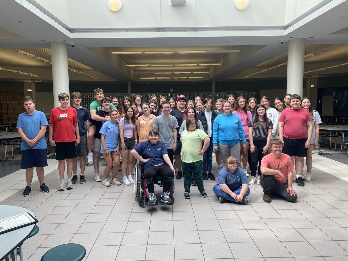 phs_unified's tweet image. End of the year party! So many great memories and fun times this year.