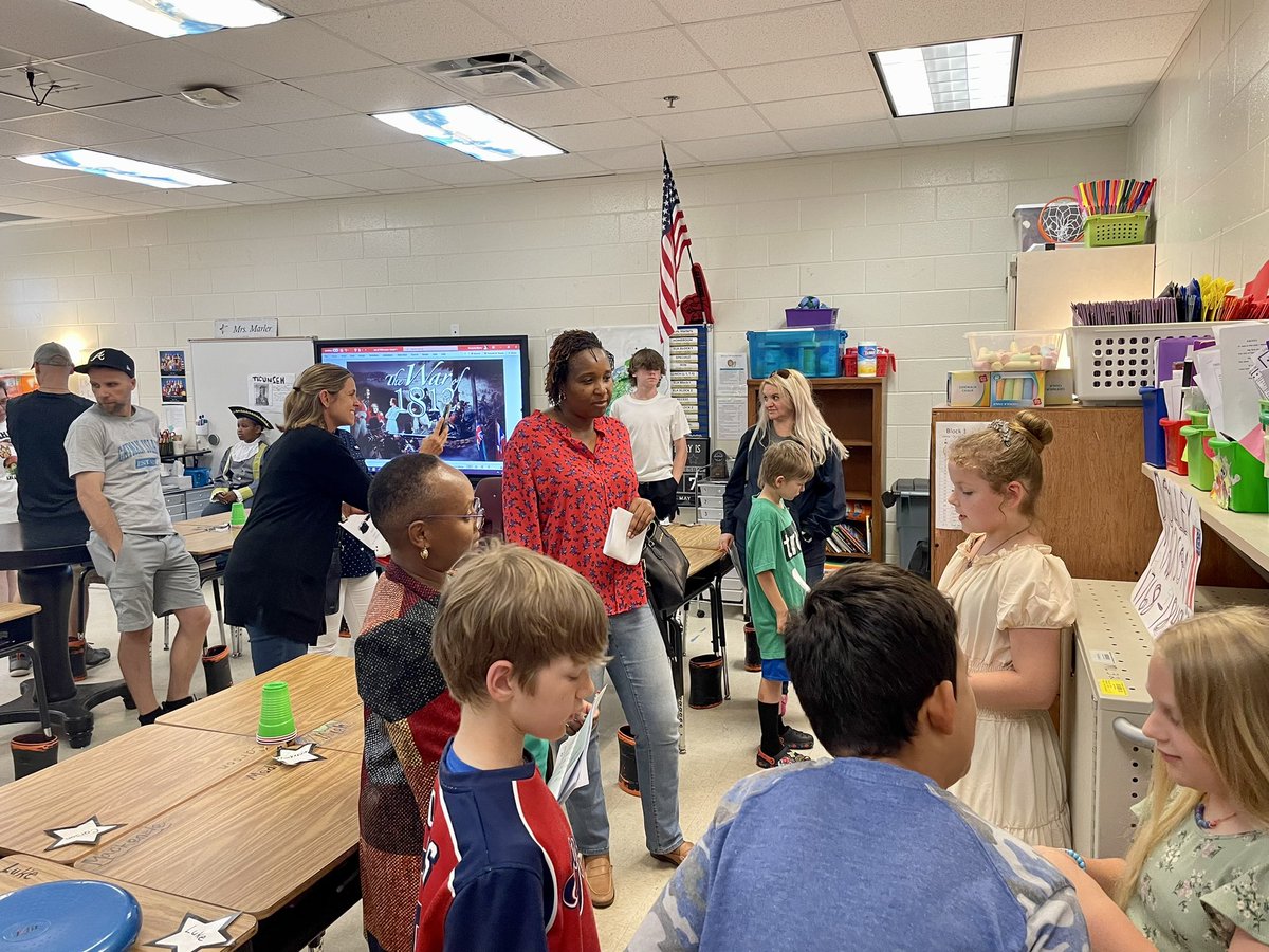 Laura Casey tweet media