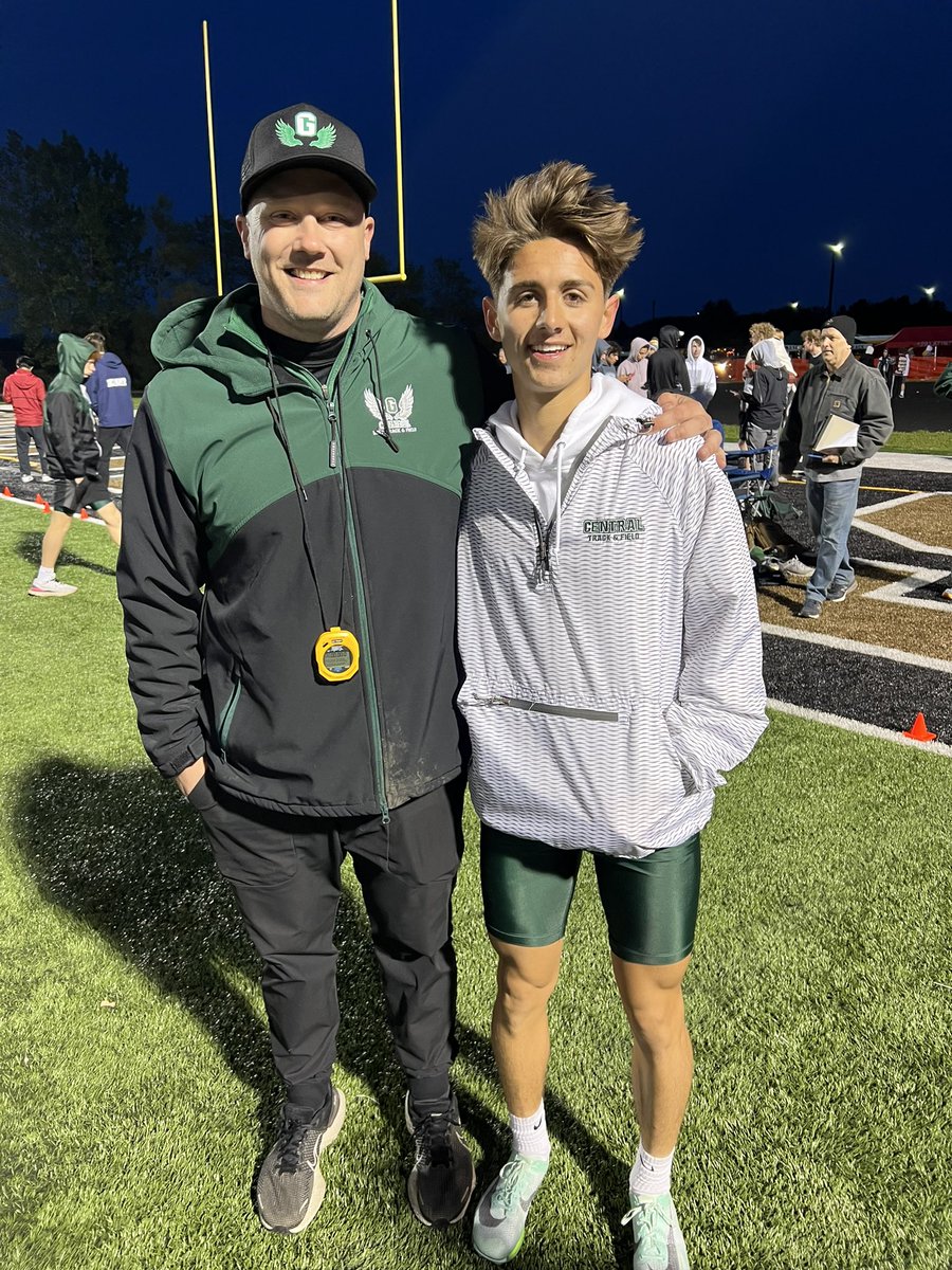 GCHSTRACK's tweet photo. Trey “The Beast” Sato displays his relentless passion as a competitor to win Sectionals and head to the Big Blue Track once again. #StateGO #LegacyBuilder #ParkSchoolAlumni https://t.co/L9G71J4Dcw