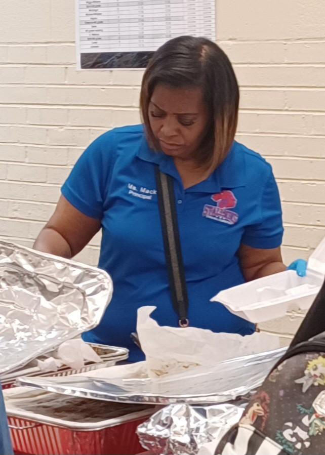 StoneMillSchool's tweet photo. Stone Mill ES is on the move with STEM. We had 150 in attendance. StALLions In!! @DCSDSTEM @DCSDRegion4 juicing, butter, dinner, and ice cream!! https://t.co/G2oS4gt5PZ