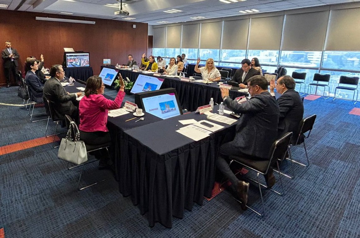 STRCSinaloa's tweet image. Desde la sede de la @SFP_mx, nuestra Titular, Dra. @lupitaramirez75, como Coordinadora Regional Noroeste, participa de la Segunda Asamblea Ordinaria de @ContraloresMX junto a sus homólogos estatales y predidida por el Secretario, Mtro. Roberto Salcedo.

@rochamoya_ 
@sinaloagobmx