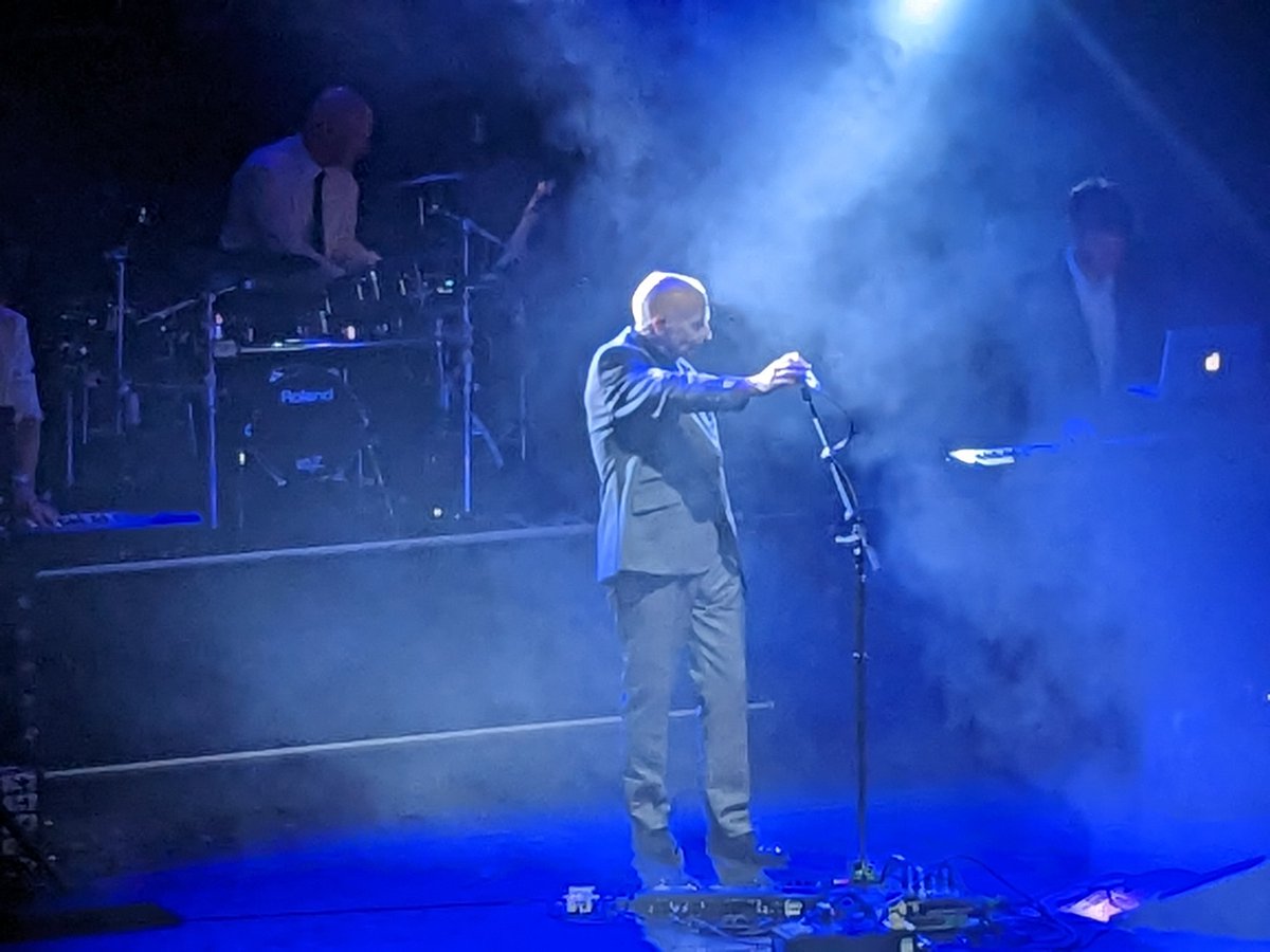 markTempleIT's tweet photo. @midgeure1  Visions in Blue https://t.co/dMsK7JPd3t
