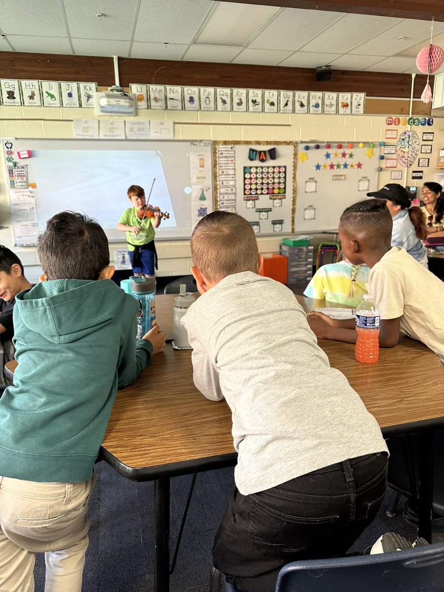 MrsKellyTwarog's tweet image. S is for Show &amp;amp; Tell day! #ABCcelebration #TeamCampi