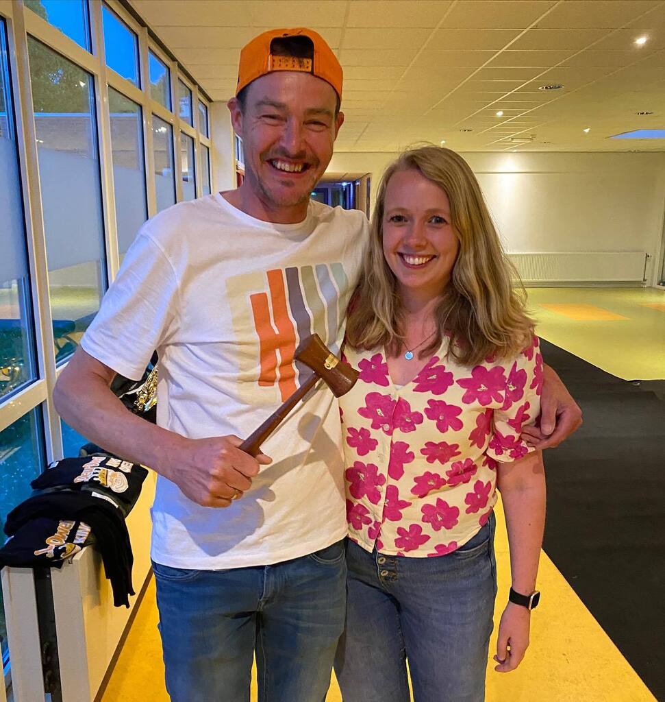 We hebben een nieuwe Voorzitter en Algemeen Bestuurslid! Youri neemt de hamer over van Yvonne. En Sanne komt het bestuur versterken. Heel veel succes in jullie nieuwe functies. 🥰🥳🤩 #blessed 🍀 #bestuur #deurdweilen 🎺