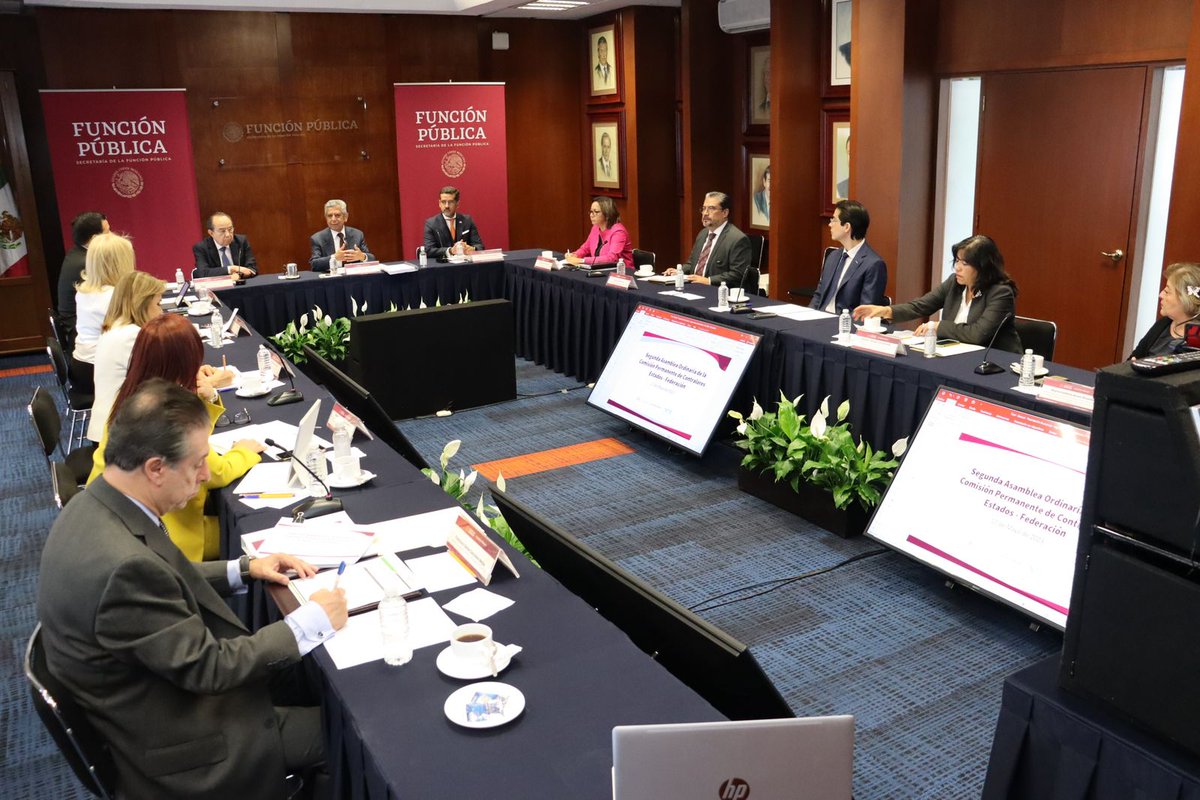 STRCSinaloa's tweet image. Desde la sede de la @SFP_mx, nuestra Titular, Dra. @lupitaramirez75, como Coordinadora Regional Noroeste, participa de la Segunda Asamblea Ordinaria de @ContraloresMX junto a sus homólogos estatales y predidida por el Secretario, Mtro. Roberto Salcedo.

@rochamoya_ 
@sinaloagobmx