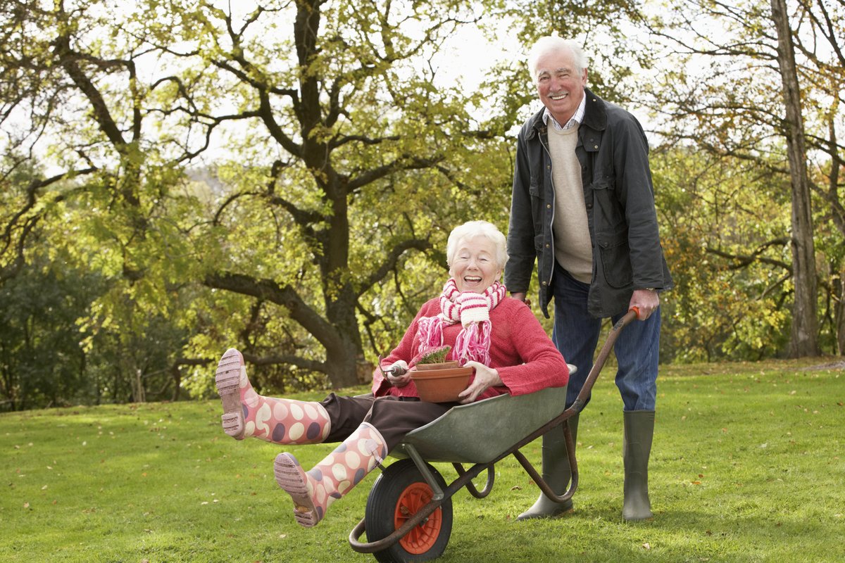 Connect55Plus's tweet photo. One of the keystones of our #connect55 lifestyle is #social. A recent study found that broader social interaction keeps older adults more active https://t.co/hKAkwhqJ2w We encourage residents to socialize with other members for this reason! https://t.co/Yfs6m8I0bJ https://t.co/c7h68HDa7n