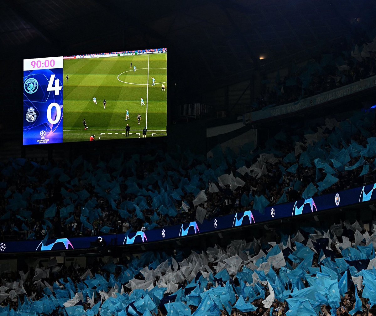Juezcentral's tweet photo. Wayne Rooney, la semana pasada: 

 "El Manchester City no le ganará al Real Madrid, lo destruirá". https://t.co/KETG1kpqeh