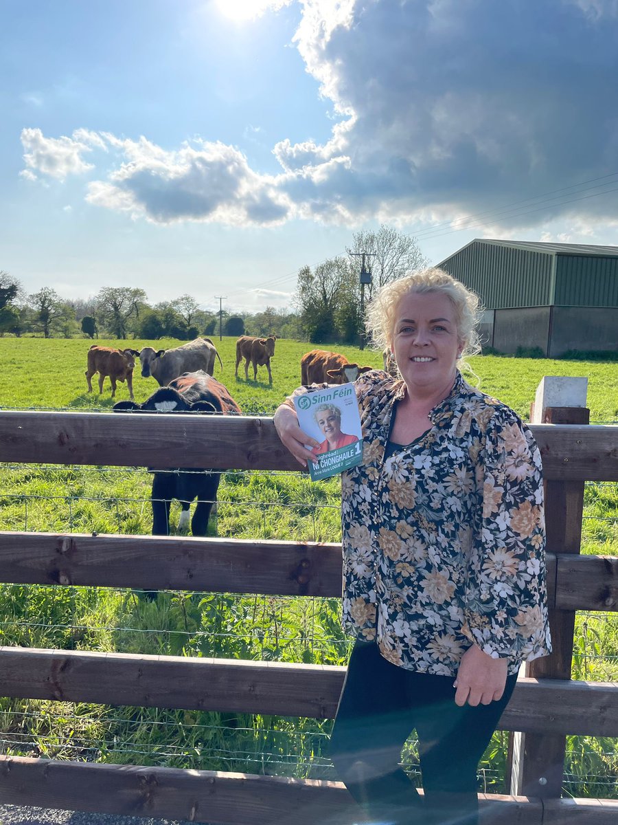 DeclanKearneySF's tweet image. Talking to local people until the end tonight in #Crumlin with Anne Marie Logue about why this election is more important than ever.

For positive &amp;amp; progressive leadership which will stand up for workers &amp;amp; families, Vótáil Sinn Féin.

Vote:
1️⃣ @annemarielogue 
2️⃣ @MaighreadNiChon