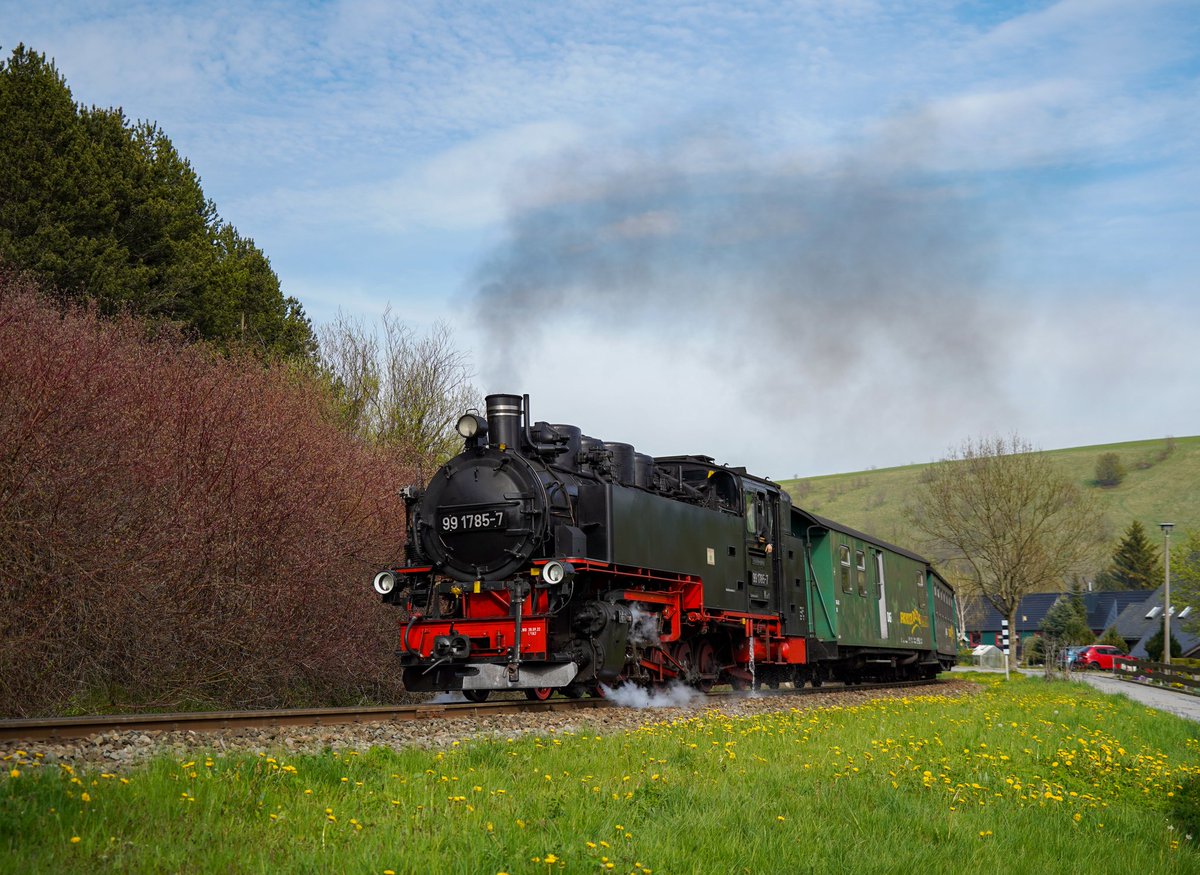 auch heute ist 99 1785 mit P 1005 auf dem Weg nach Oberwiesenthal, hier kurz vor dem Hüttenbachviadukt aufgenommen