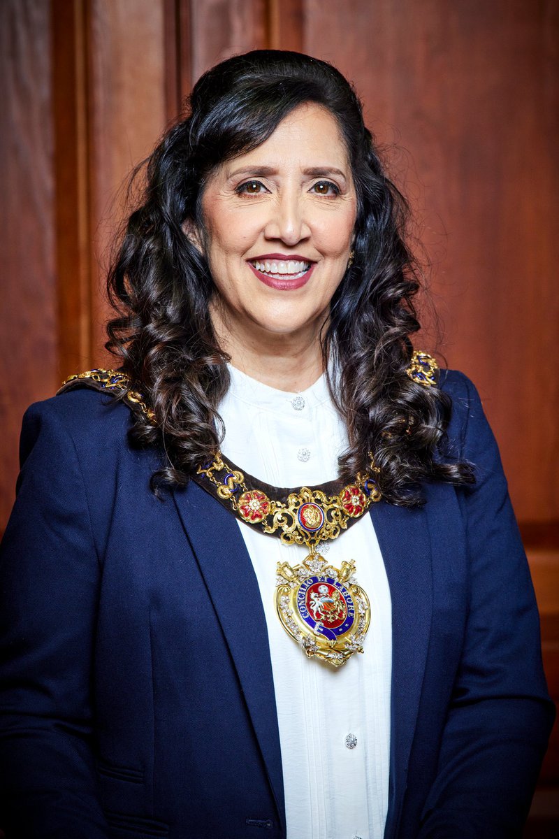 Congratulations to <a href="/Yasmine_Dar/">Yasmine Dar</a> for becoming the first Muslim women a Lord Mayor of Manchester. Well done and all the very best  👍