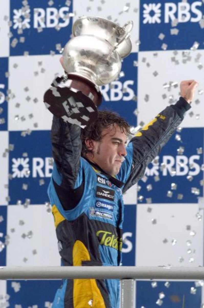 2005. 

La final de Champions fue entre un equipo inglés y un italiano.

La final acabó 3-3.

Fernando Alonso fue campeón del mundo.