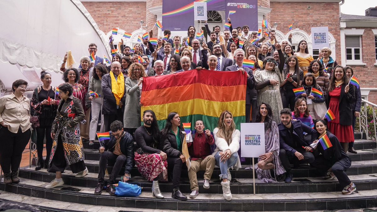 El #EquipoEuropa y el Representante 🇪🇺 para los Derechos Humanos <a href="/EamonGilmore/">Eamon Gilmore</a> conmemoraron el Día contra la Homofobia, Bifobia y Transfobia #IDAHOT con organizaciones LGBTIQ+. Garantizar sus derechos e igualdad de oportunidades, sin discriminación, es nuestro compromiso🏳️‍🌈🏳️‍⚧️.