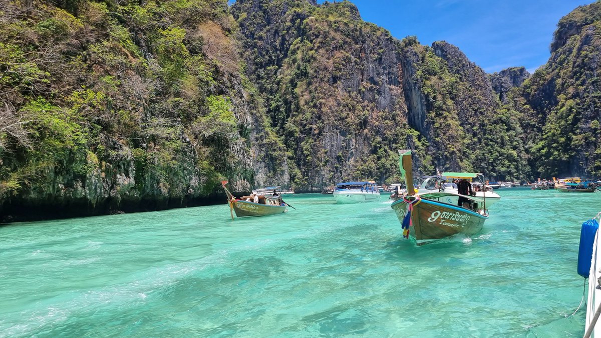 Having serious Thailand withdrawals just look how stunning the Phi Phi islands are last week we were right here 😍😍😍 <a href="/masung85/">carl mason</a> #Thailand #phiphiisland #krabi #beautiful #breathtaking #scenery