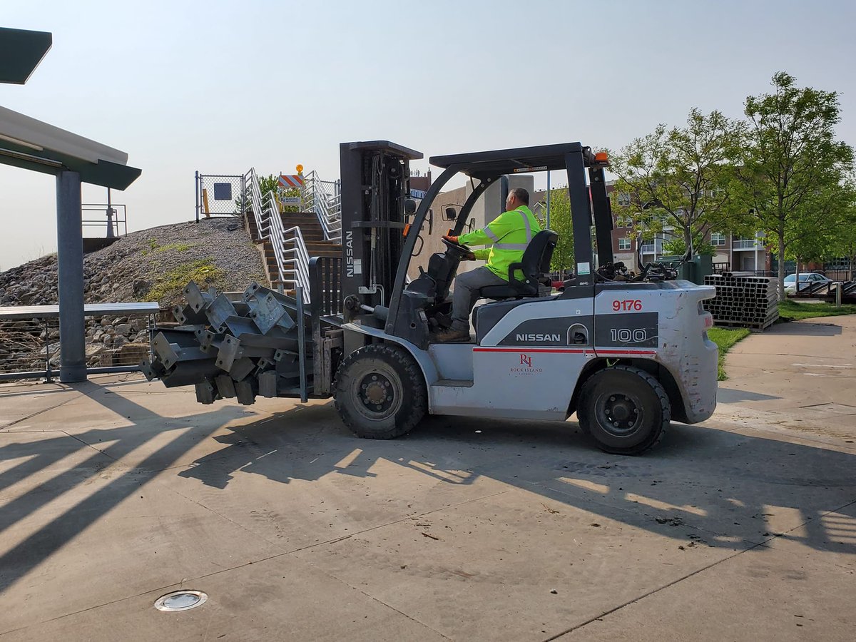#RockIsland Public Works began removing the temporary flood wall panels today at Schwiebert Park after crest of 21.5 ft. The City built a permanent flood wall in 1970 &amp; bought a panel system years ago to add to flood protection. #flooding #mississippiriver #rockisland #twill
