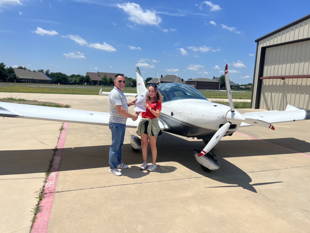 ThrustFlight's tweet photo. What a beautiful day to pass a checkride. Which is exactly what Maika Edwards did in Weatherford, Texas, when she earned her commercial license today! #CommercialPilot #ThrustFlight https://t.co/apLYcF8lRN