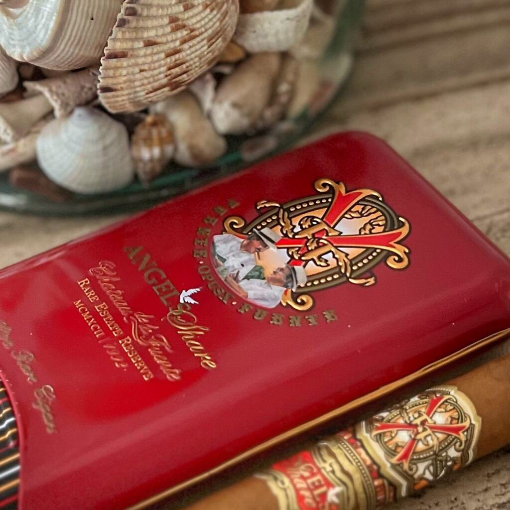 braddog's tweet photo. Angel’s Share every time I can.
#angelsshare #opusx #onlyfuenteisfuente #arturofuentecigars #arturofuente #cigarlife #cigars #cigaroftheday #cigarculture #cigarphotos #distinguishedruffian https://t.co/tRlAXfrDk2 https://t.co/xAH2nsJ3O5
