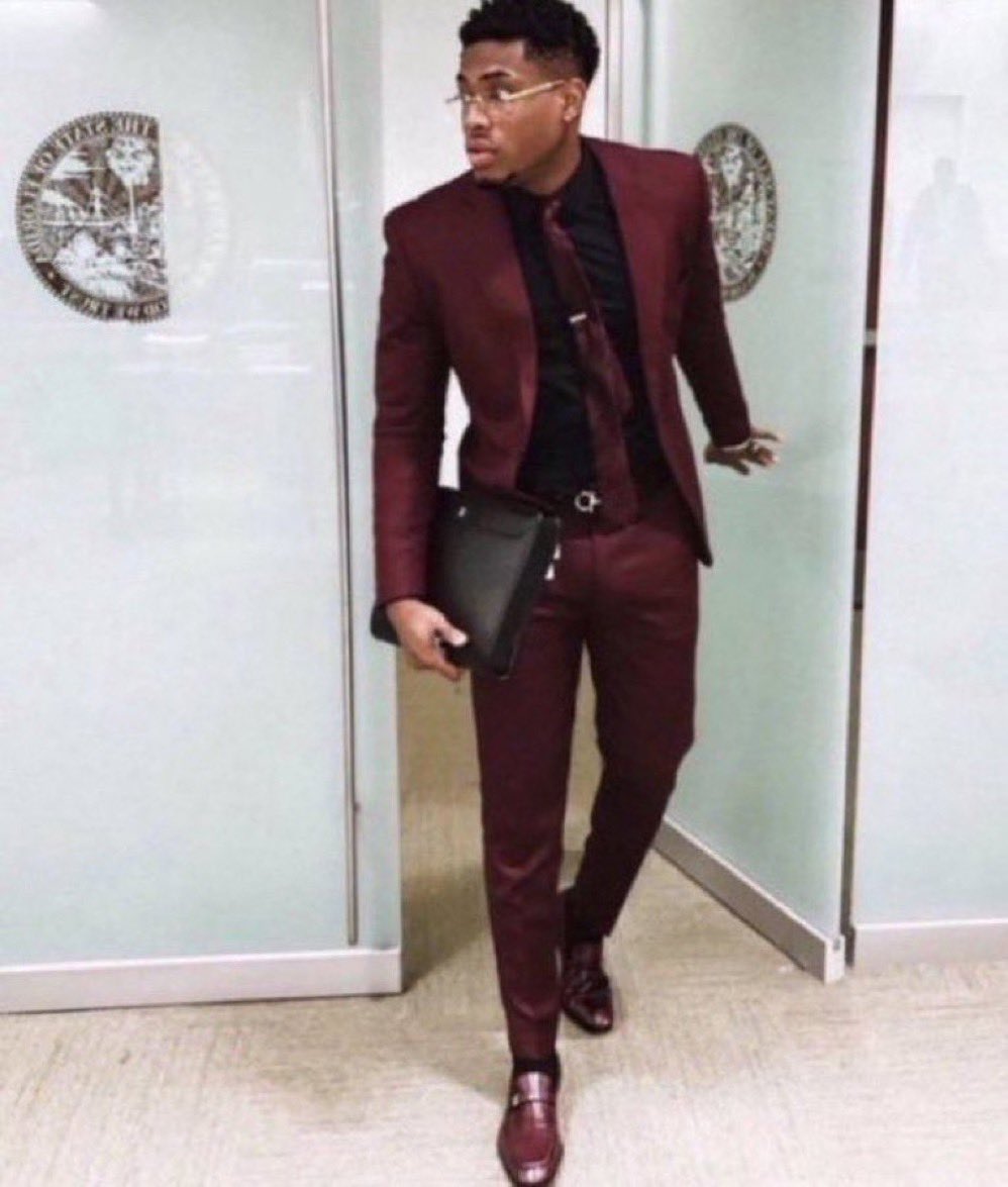 not me qui revient après 1 mois d'absence tout ça à cause de taehyung et jennie qui jouent les tourtereaux dans ma ville