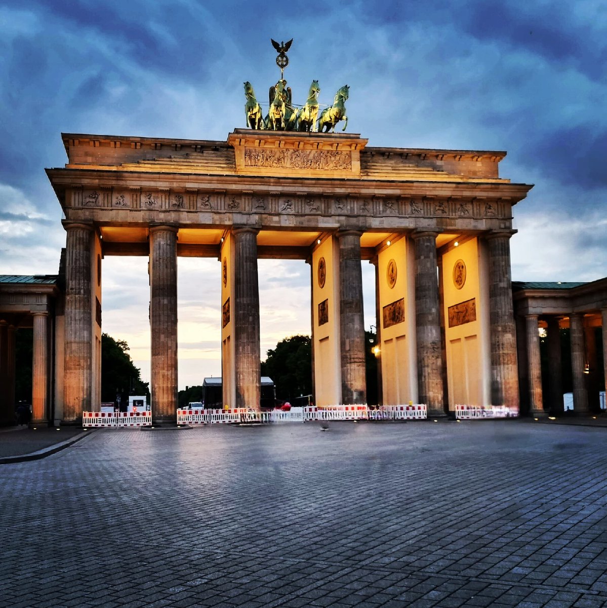 🇩🇪🇩🇪🇩🇪

#BrandenburgGate #Brandenburg #Gate #Germany #Berlin #German