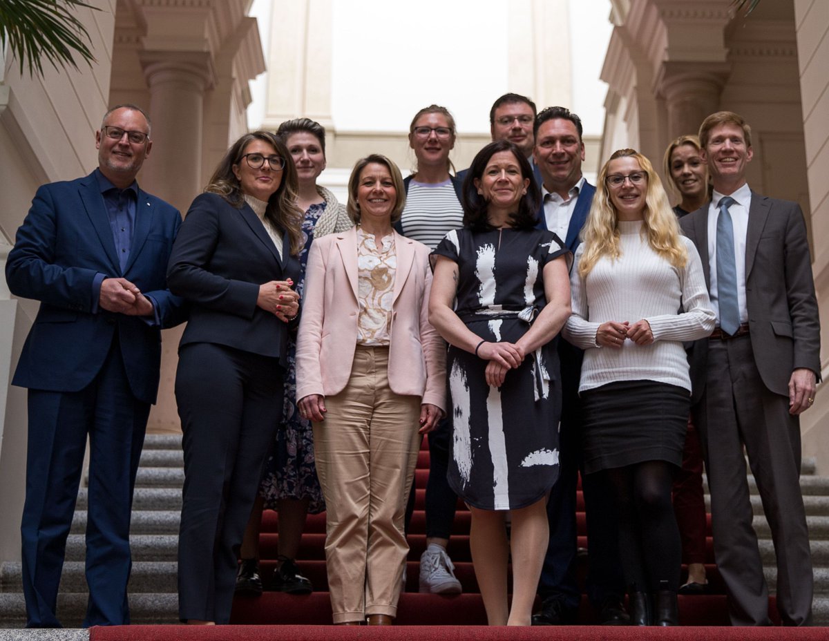 Ausschuss für Bildung, Jugend &amp; Familie <a href="/AGH_Berlin/">Abgeordnetenhaus von Berlin</a> trifft das 1. Mal und wählt <a href="/khalatbari_mda/">Sandra Khalatbari</a> zur Vorsitzenden: herzlichen Glückwunsch! Und natürlich Treffen Mitglieder Ausschuss <a href="/CDUBerlin_AGH/">CDU-Fraktion Berlin</a> mit Senatorin <a href="/gunther_wunsch/">Katharina Günther-Wünsch</a> und Staatssekretären <a href="/falkone1/">Falko Liecke</a> und Christina Henke.🤩