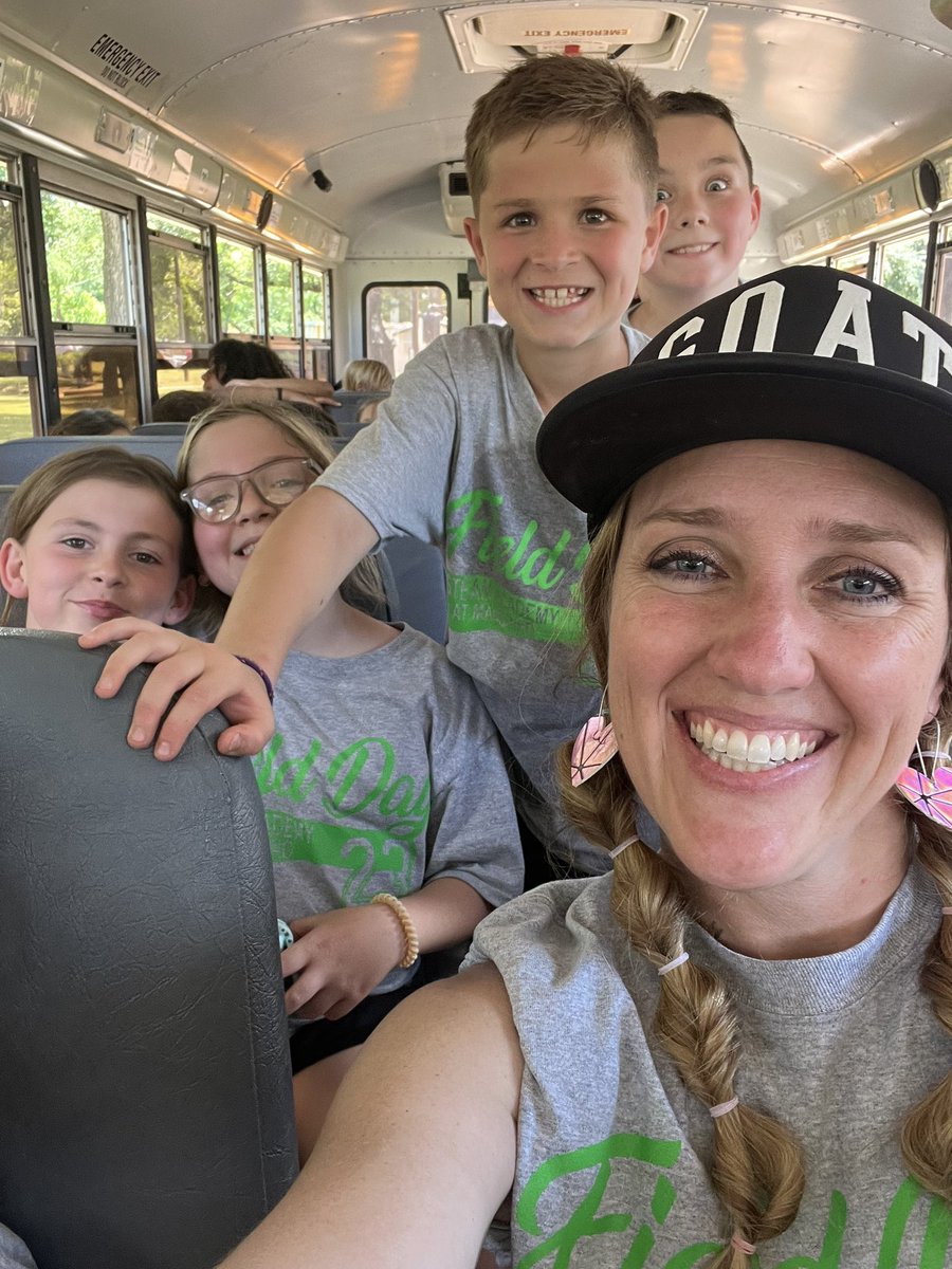 Days like this are my favorite!!3rd grade had an amazing time at the city park for one last field trip! Love me some outside time with my favs. ❤️<a href="/mambrinosteam/">STEAM Academy at Mambrino</a> <a href="/VargasSTEAM/">Crystal Vargas</a>