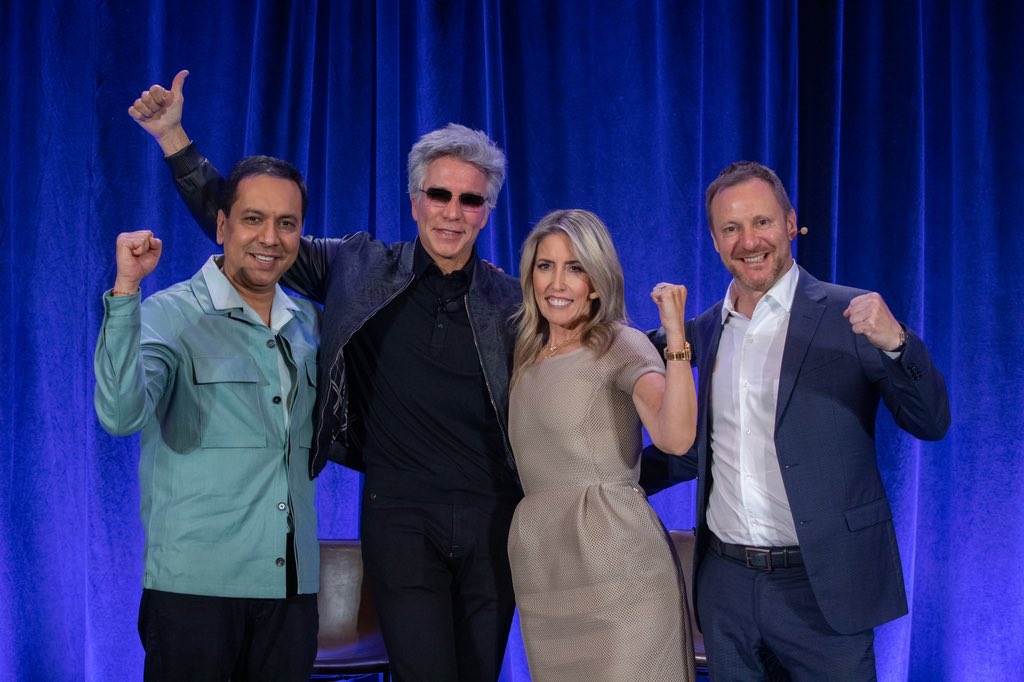BillRMcDermott's tweet photo. Our @ServiceNow TEAM showed up this week with several announcements from generative AI to new finance and ERP workflows, https://t.co/knKshBaSm1, and defining partnerships with the @NHL and @nvidia. #Know23 is proof there is no limit to what we can achieve when we say YES!! 🚀 https://t.co/29IFsLniS2
