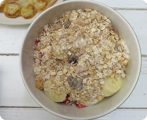 Salud_Hidalgo's tweet photo. Empieza el día con mucha energía con este desayuno de #avena con frutas, que además de sabroso es muy práctico. Encuéntrala en: https://t.co/220IXmb9Xs
#RicaSencillaSaludable
#PrefiereComidaNatural
#SeamosHeroesPorLaSalud https://t.co/nU6EBRNVwE