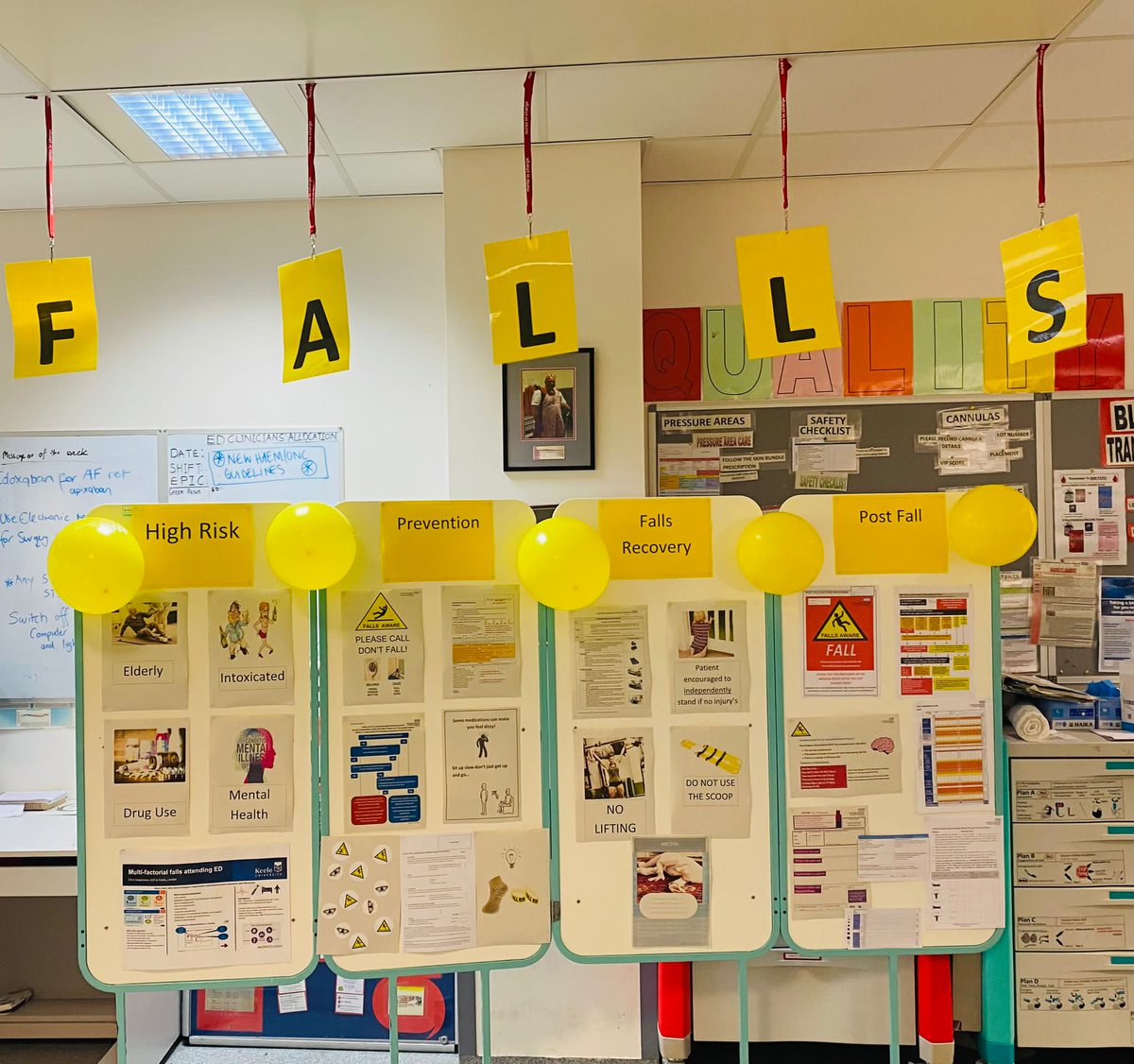 Falls Awareness Week in Royal Stoke ED, great team engagement,  wanting to improve quality care and reduce patient harm @AnnMarieRiley10 @TracyBullock12 @JaneHolmesNHS @rebecca_viggars @LisaUnd46894164 @DebraMeehan