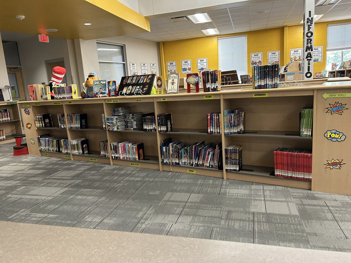 RGEOwlLibrary's tweet photo. Graphic Novels before and after end of year check in! @RoseGardenElem https://t.co/ZTki8S8xT2