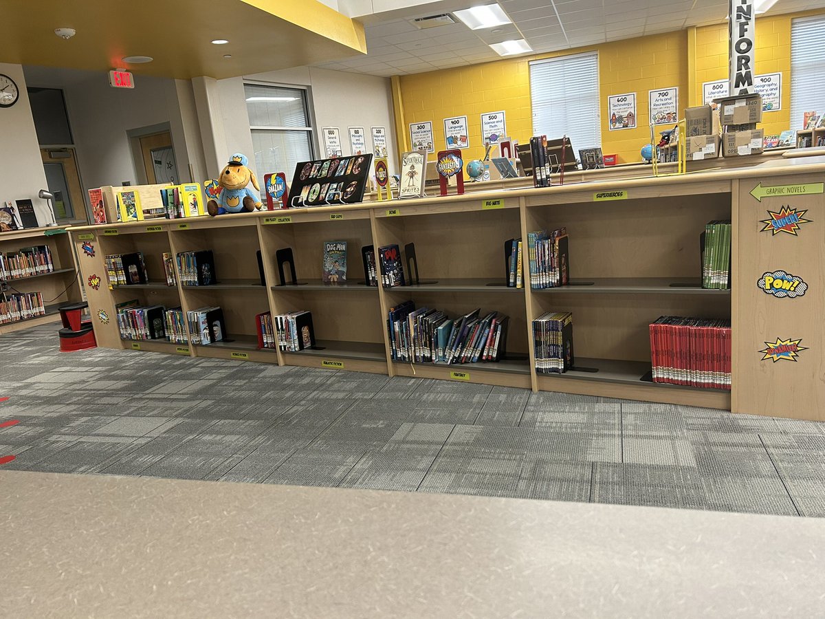 RGEOwlLibrary's tweet photo. Graphic Novels before and after end of year check in! @RoseGardenElem https://t.co/ZTki8S8xT2