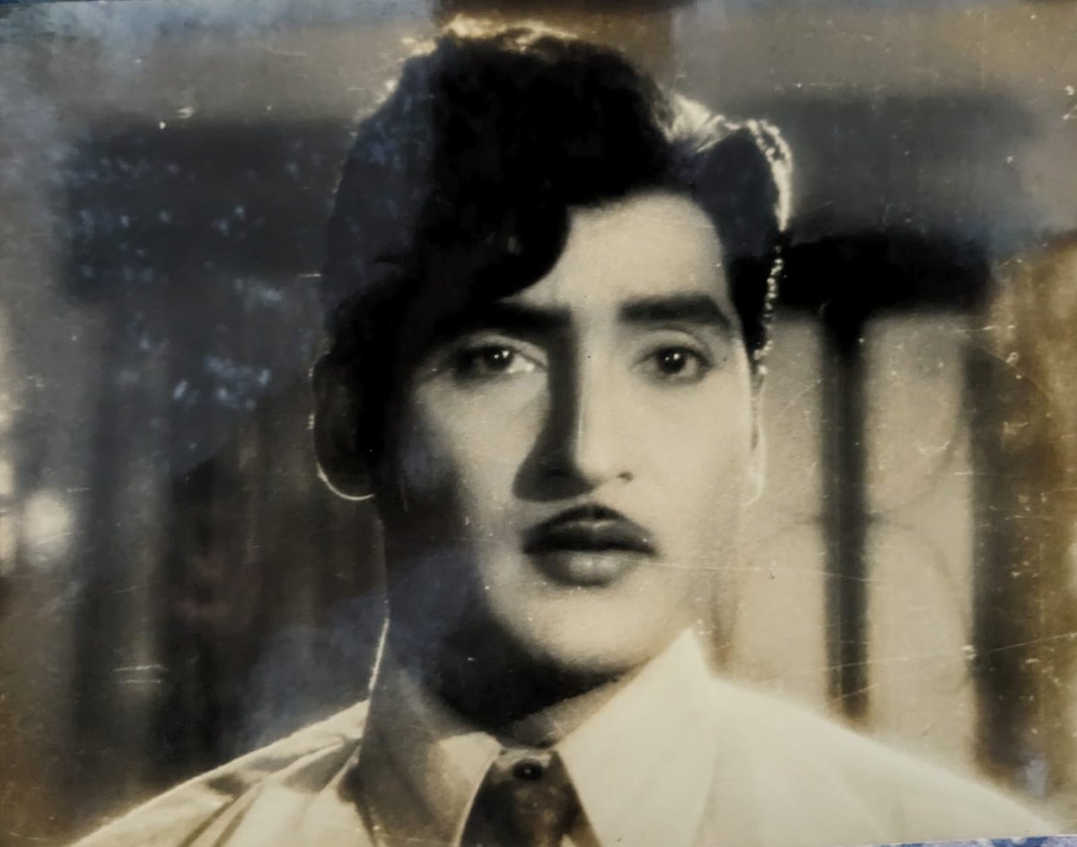 Mistervijaysbdb's tweet photo. #Sobhanbabu
#Jeevitham
ఏలూరు రచయిత్రి సి. ఆనందారామం రచించిన ప్రేమ సూత్రం అనే నవల ఆధారంగా నిర్మించబడిన జీవితం చిత్రం సరిగ్గా 50 ఏళ్ళ క్రితం ఇదే రోజు అనగా మే 18, 1973 నాడు విడుదలైనది. https://t.co/UINALDdbLW