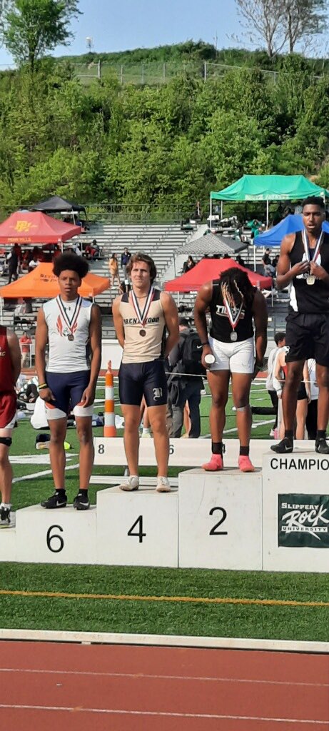 Spartan_tnf's tweet photo. Carter Betz 4th place finish in the 200 meter. On to states! https://t.co/90drPINnm1