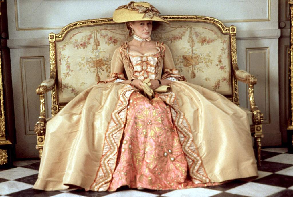 charoalongut's tweet photo. ⏰ 3:05
📺 @BeMad_TV
🎥 #DangerousLiaisons (#LasAmistadesPeligrosas) with #GlennClose #JohnMalkovich #MichellePfeiffer #SwoosieKurtz #KeanuReeves #MildredNatwick ... y #UmaThurman
📖 #ChoderlosDeLaclos
🎬 #StephenFrears https://t.co/3cWwZZG0qW