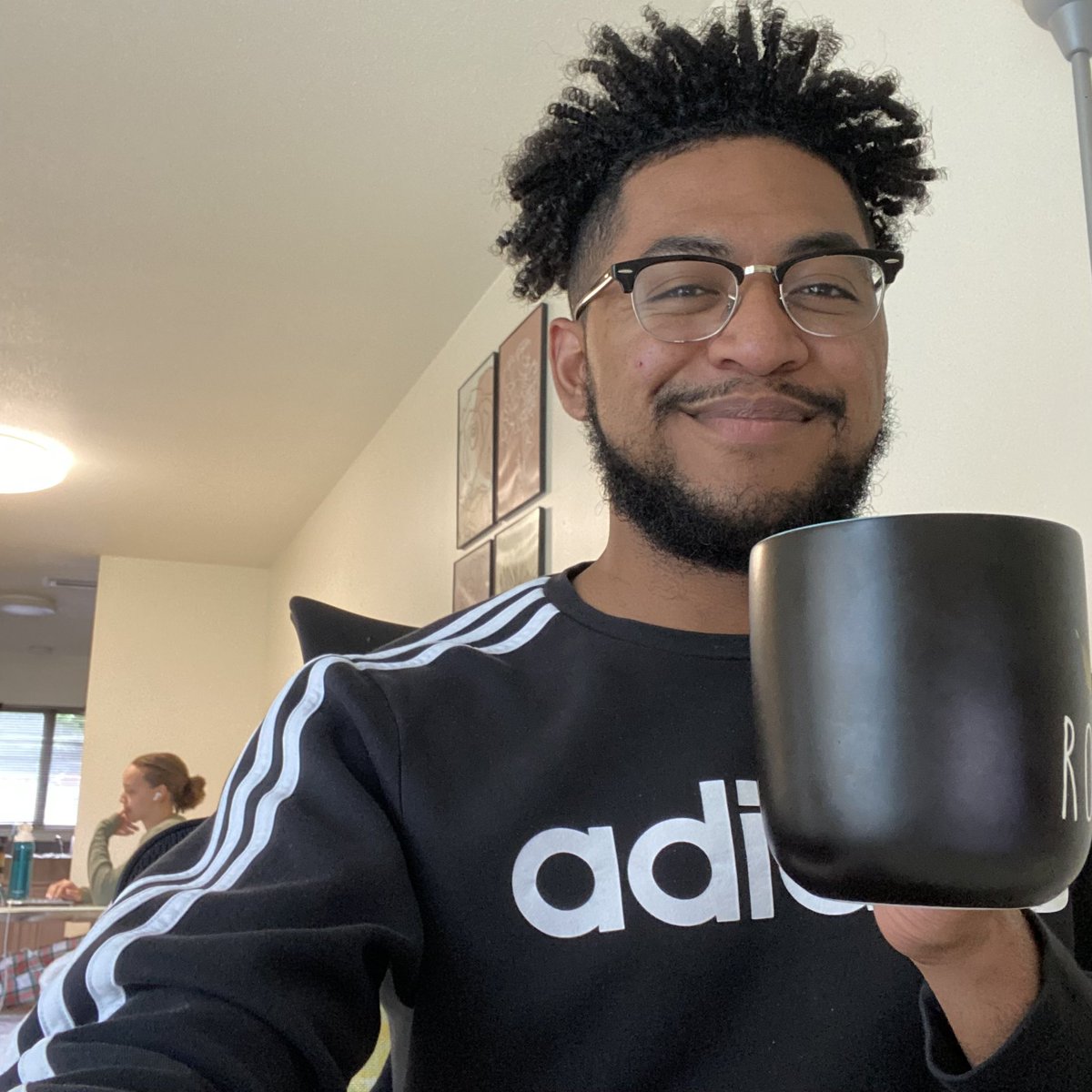 Sam4runner's tweet image. It’s been a year since I sold my @Keurig to my girlfriend through @Facebook marketplace and we just celebrated our 1 year anniversary together! ❤️