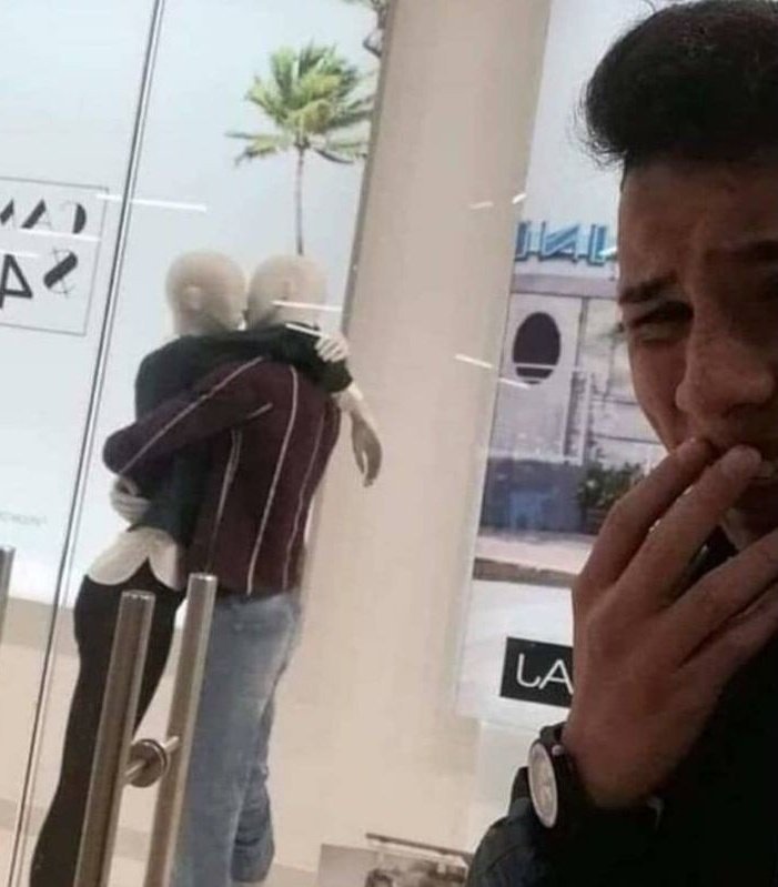 hasta los maniquíes tienen pareja :(