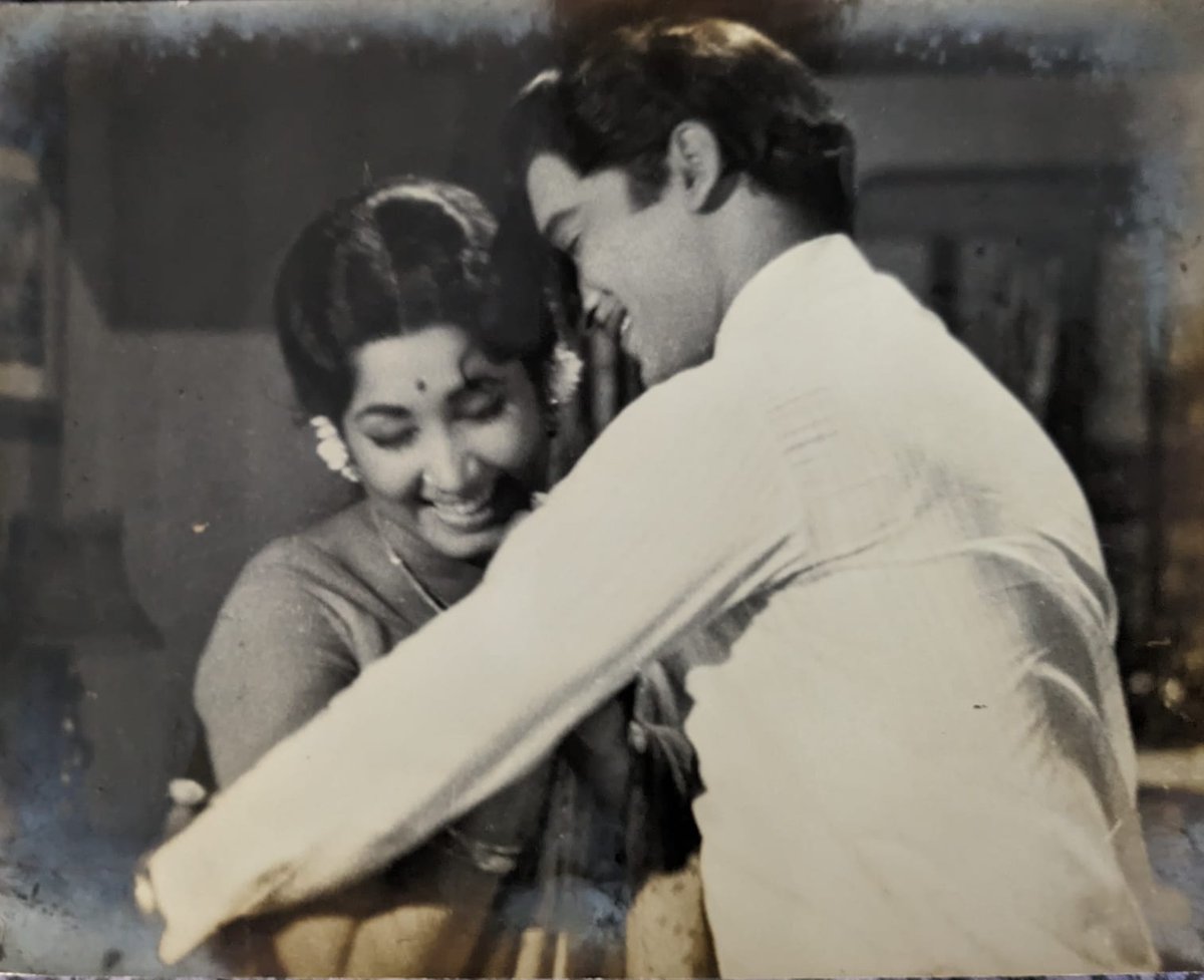 Mistervijaysbdb's tweet photo. #Sobhanbabu
#Jeevitham
జీవితం చిత్రం అత్యధికంగా హైదరాబాద్ వెంకటేశ 70 ఎం ఎం థియేటర్ లో 55 రోజులు ప్రదర్షింపబడినది. https://t.co/miRVFIFUtj