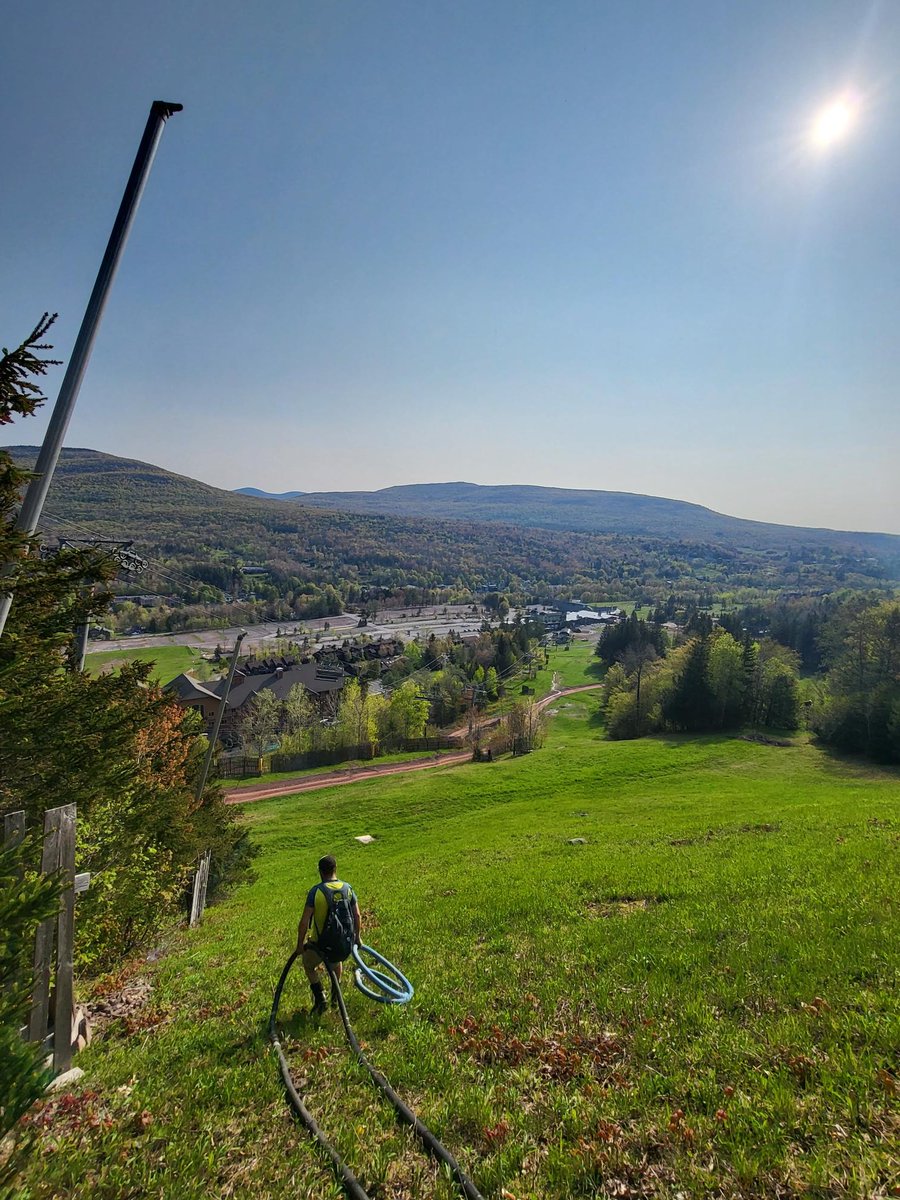 UPSTATEADVEN's tweet photo. #RT @huntermtn: The team snapped a few pics from Racers Edge where we've got snowmaking work in progress. More to come! #HunterMountain https://t.co/9NkATFCYaG