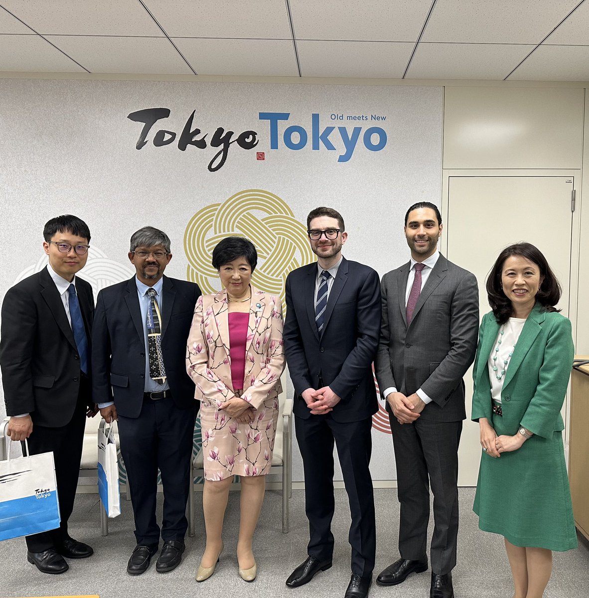AlexanderSoros's tweet photo. Great to be welcomed back to #Tokyo by its governor @ecoyuri, a trailblazer for women in Japanese government and see Tokyo’s unwavering and ambitious policies to tackle #climatechange! #mlmtokyo @MunSecConf! https://t.co/U4cAcRVwEw